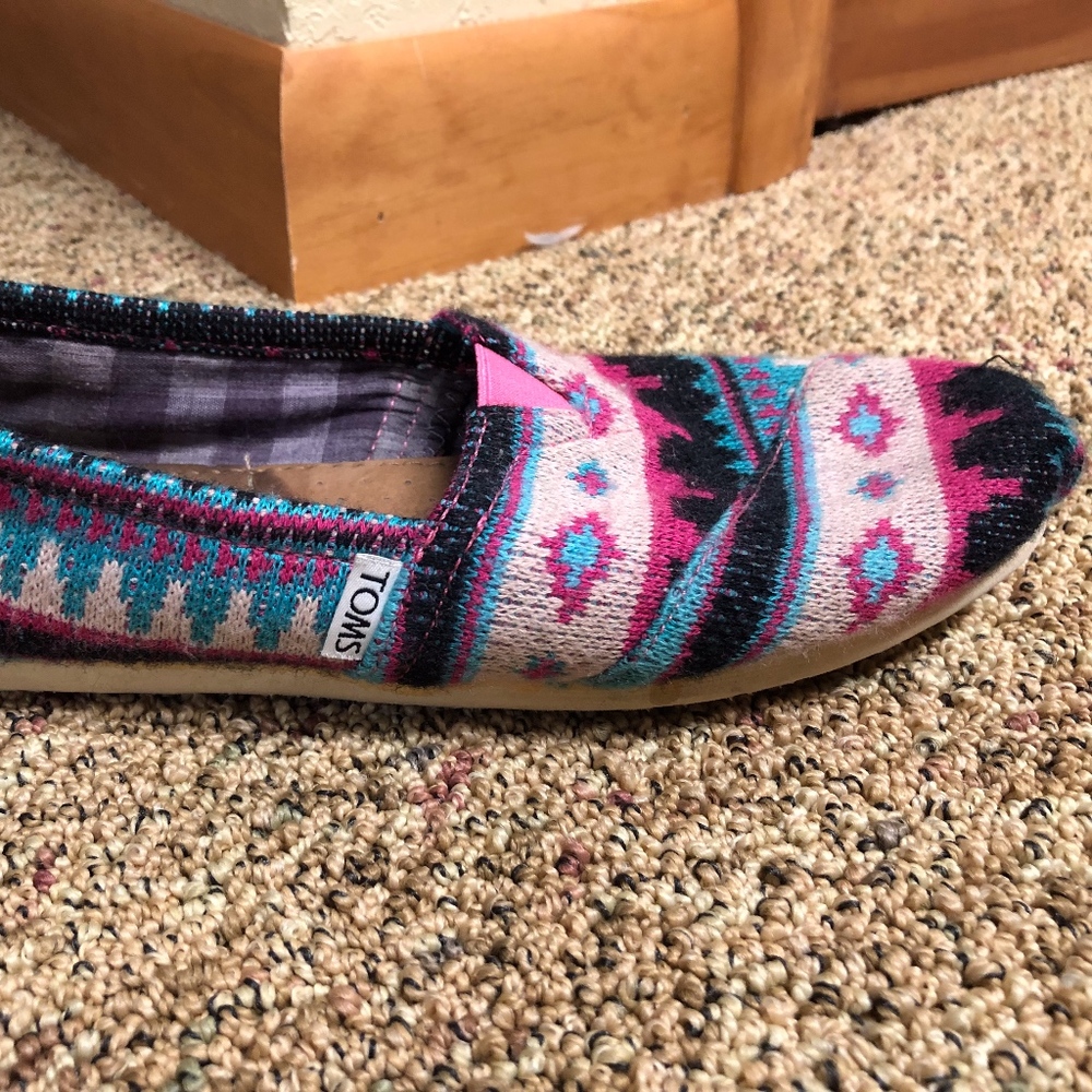Pink, Blue, & Black Aztec Print Toms